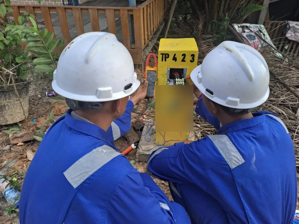 Pengukuran potensial pipa terhadap tanah di test post cathodic protection